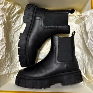 Fendi Black Leather Chelsea Boots